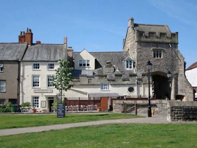 Hotel The Ancient Gatehouse & Rugantino Restaurant Wells Zewnętrze zdjęcie