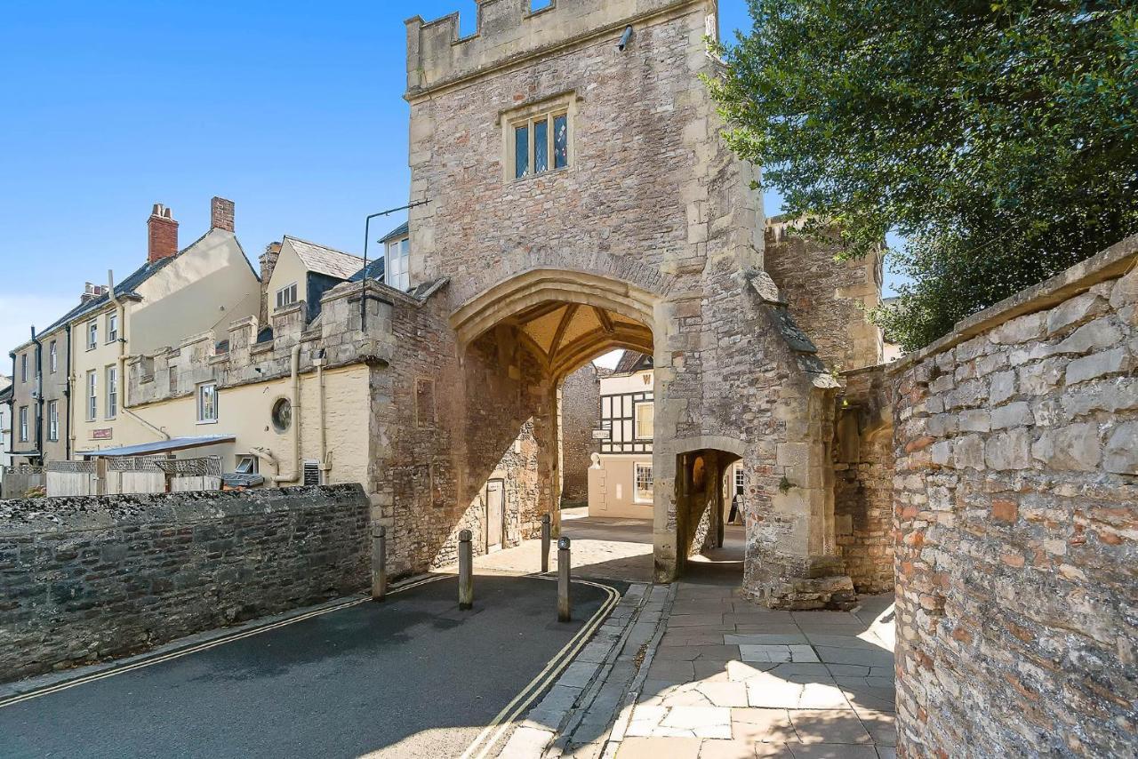 Hotel The Ancient Gatehouse & Rugantino Restaurant Wells Zewnętrze zdjęcie