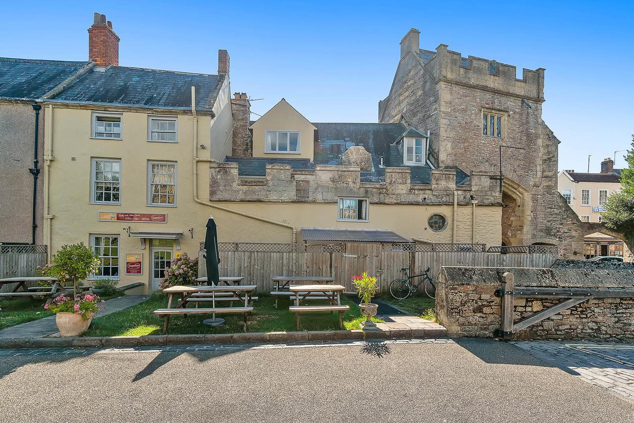 Hotel The Ancient Gatehouse & Rugantino Restaurant Wells Zewnętrze zdjęcie